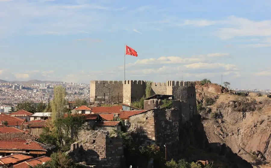 Ankara Kalesi ve Türk bayrağı